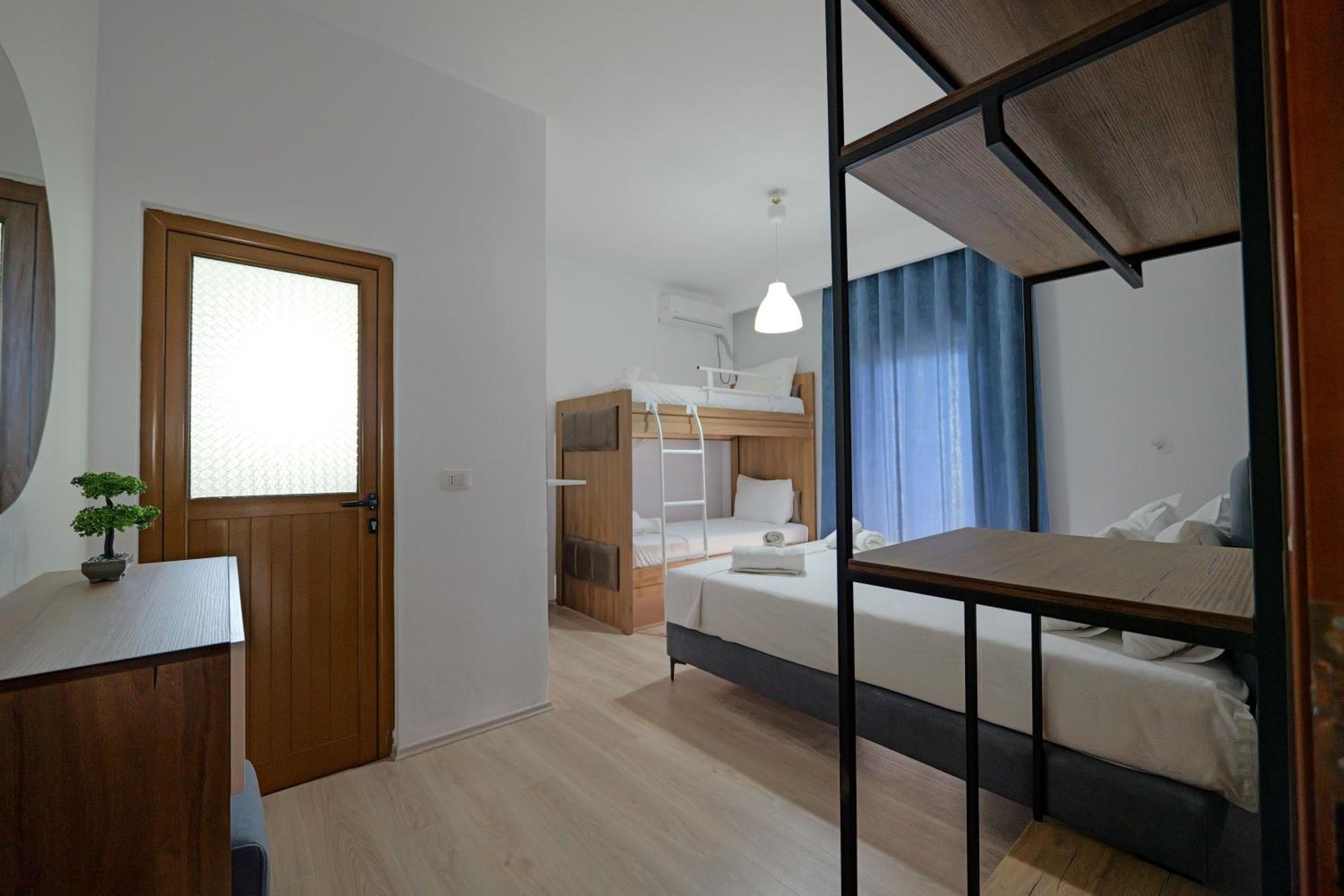 Hotel Boston Sarandë Buitenkant foto