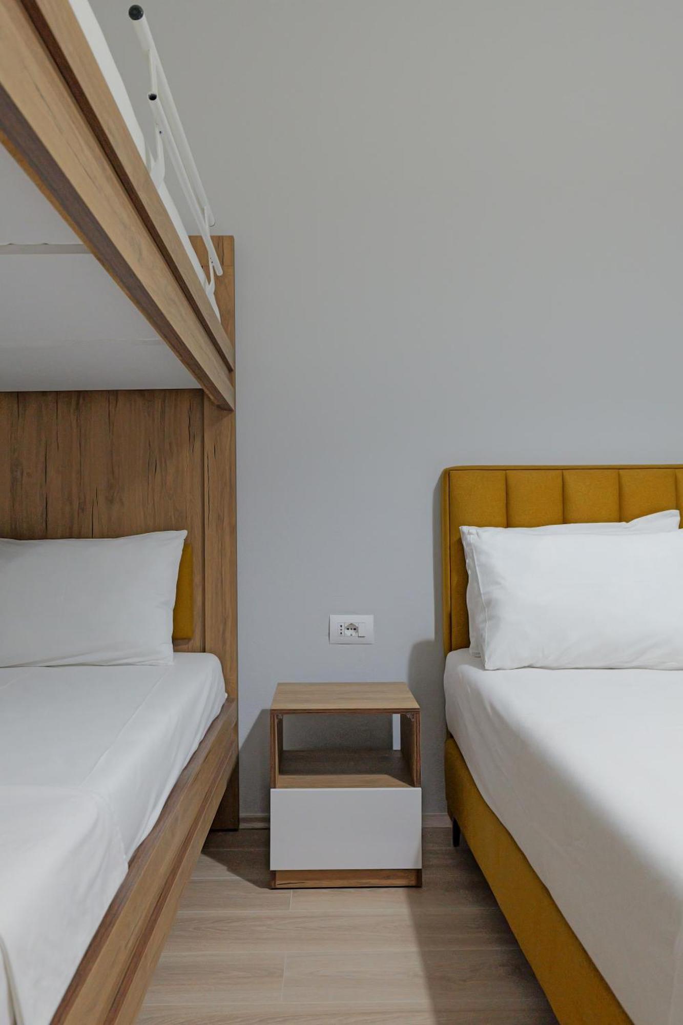 Hotel Boston Sarandë Buitenkant foto