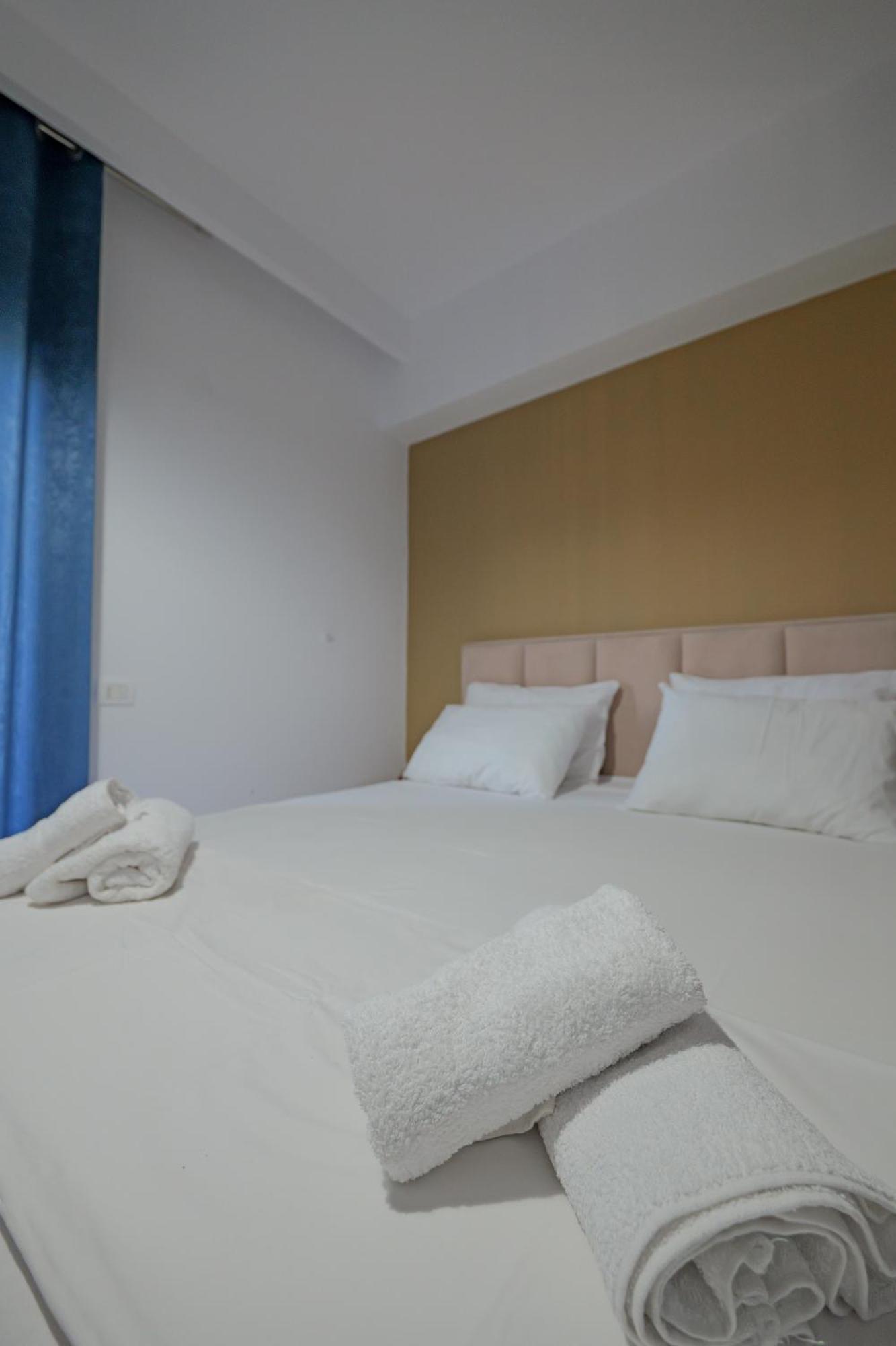 Hotel Boston Sarandë Buitenkant foto