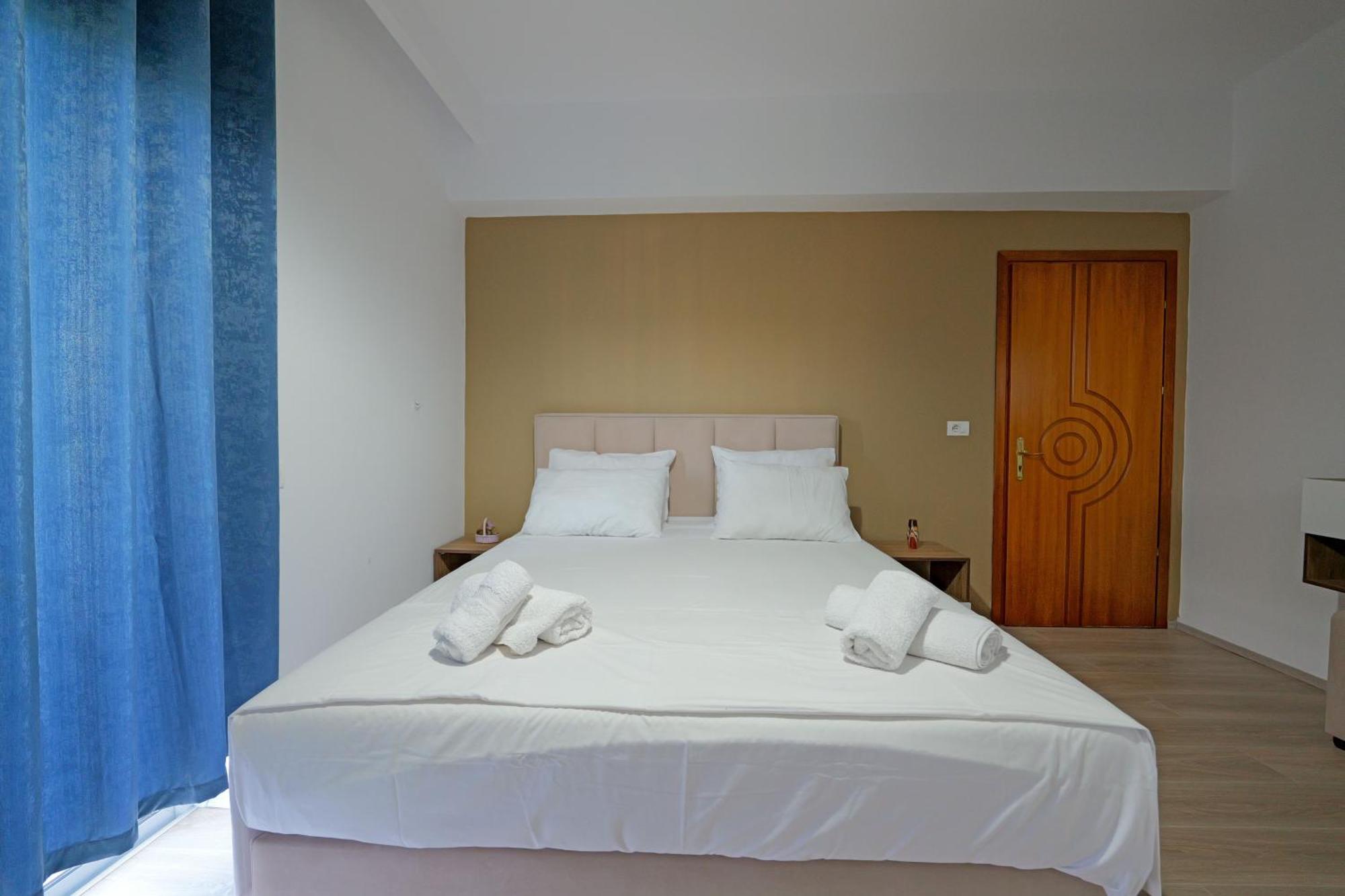 Hotel Boston Sarandë Buitenkant foto