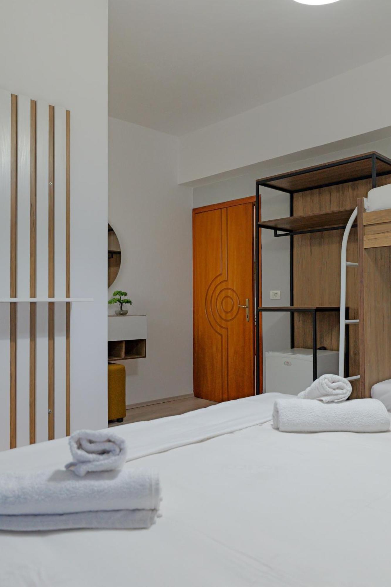 Hotel Boston Sarandë Buitenkant foto
